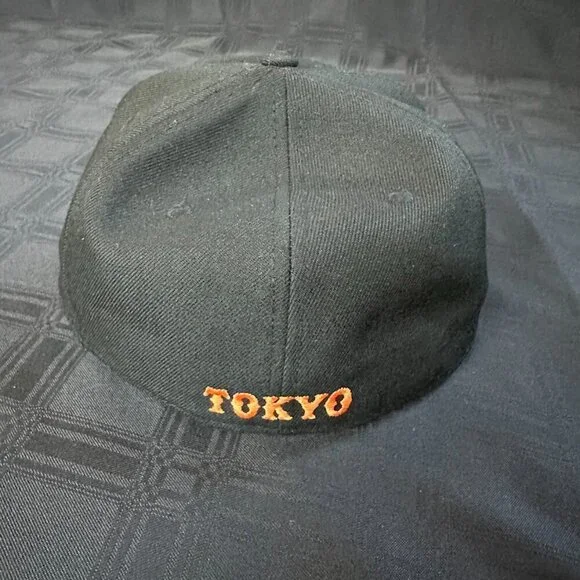 NEW ERA 59FIFTY Fitted Cap Yomiuri Giants Black x Black/Orange Cap 2024 - Size 7 - Picture 7 of 10